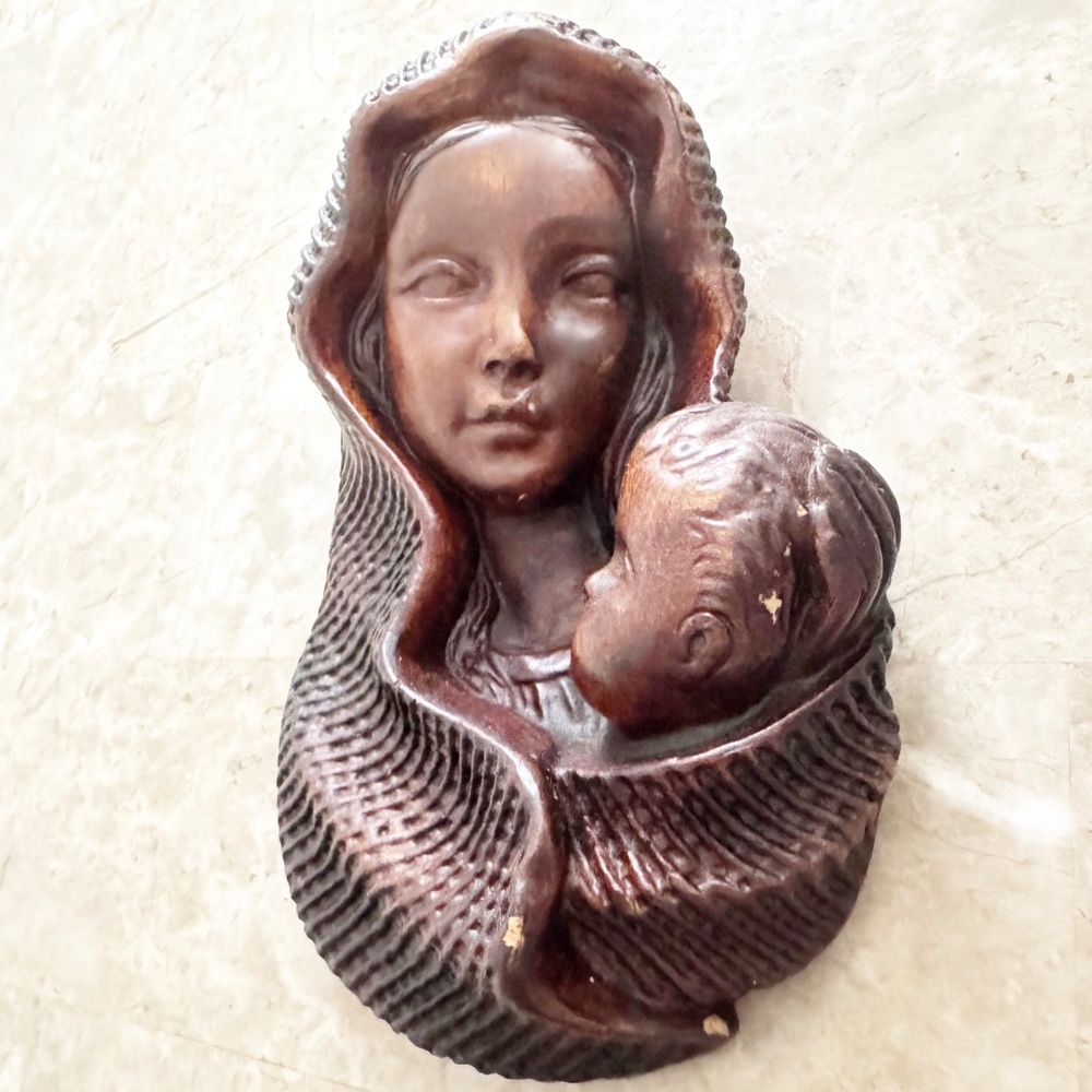 Madonna Virgin Mary w/ Child/Jesus Wall Hanging Religious Statue Brown EUC